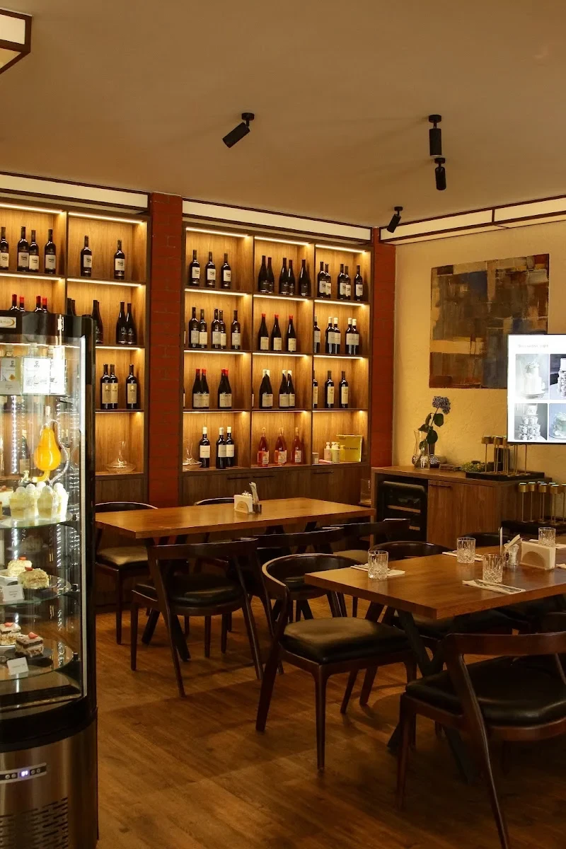 Fayna Restaurant