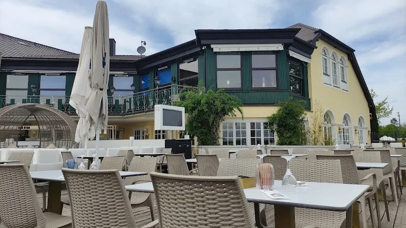 H’ugo’s Beach Club
