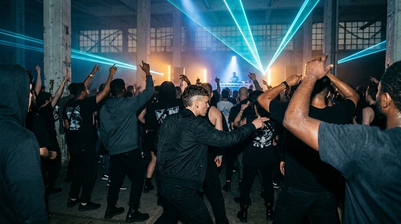 MODUL8 WAREHOUSE WEEKENDER