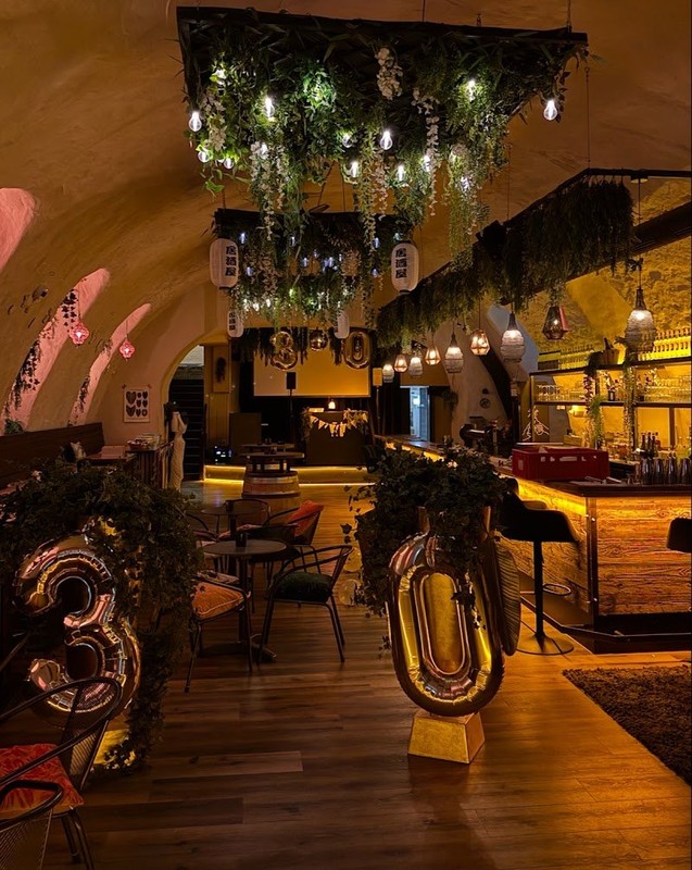 FREDERICS Cocktail Club