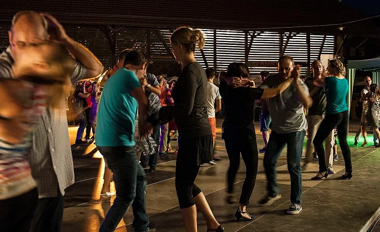 Tanzen im Schlosshof Tango Milonga mit DJ Markus Balsiger