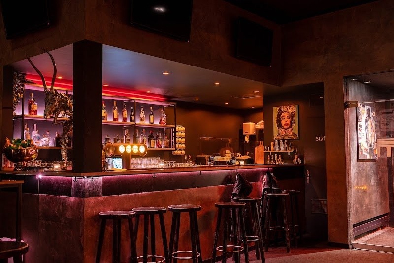 Moderne Bar & Karussell