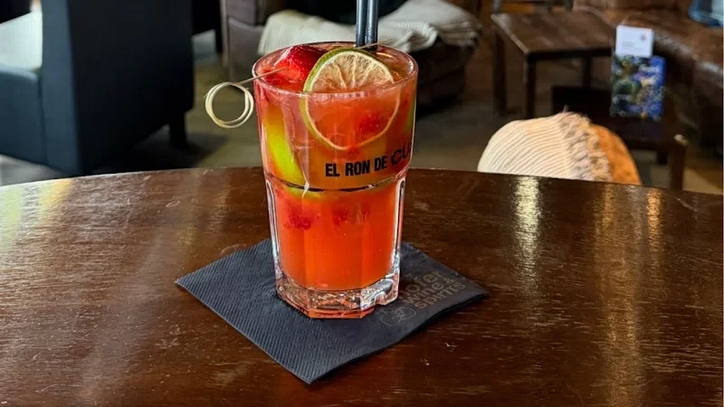 Baryton Cocktail Lounge
