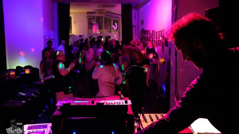 Die Early Bird Party: Der frühe Vogel tanzt den Beat